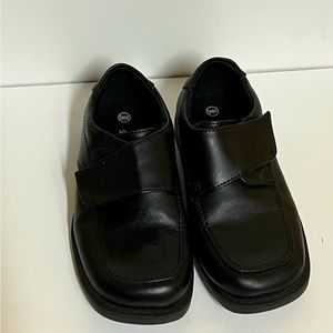 Black wide width toddler little kids 9 1/2 dress formal school velcro shoes